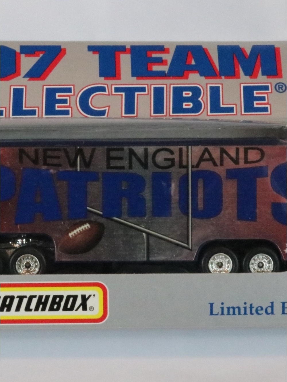 NIB - Vintage Matchbox NFL Team 1997 New England Patriots Semi Truck White Rose